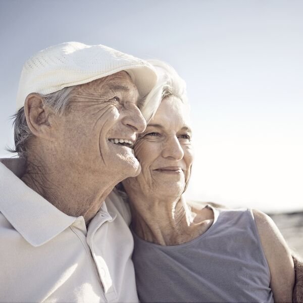Ægtepar fotograferet udendørs