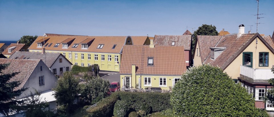 Billede af flere huse på Bornholm