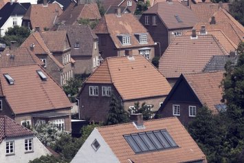 Illustrativt billede af nogle hustage med røde teglsten