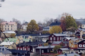 Illustrativt billede af hustage med efterårsstemning