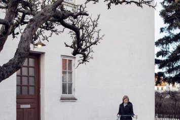 Illustrativt billede af et hvidt hus om efteråret