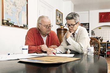 Abelone Glahn og husbond i køkkenet