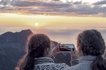 Child smartphone mountain