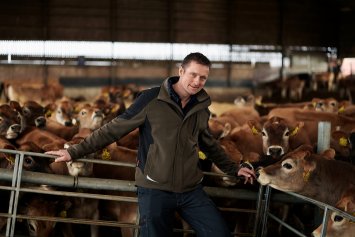Mælkeproducent Søren Madsen har løst en klimagåde