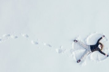 Vintermørket kan påvirke både velvære og humør. Derfor får du her seks gode råd om, hvordan du kommer nemmere gennem den mørke tid.